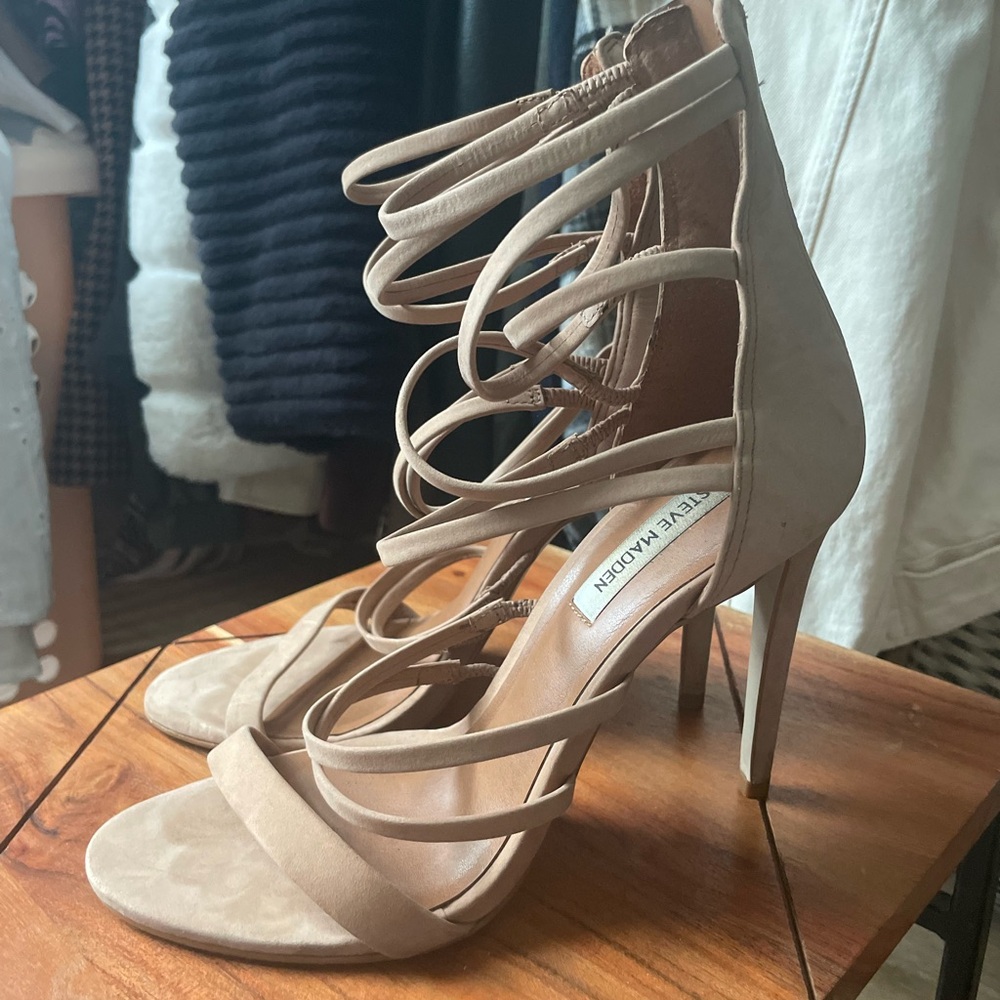 Steve Madden Strappy Sandals
Nude
Size 8